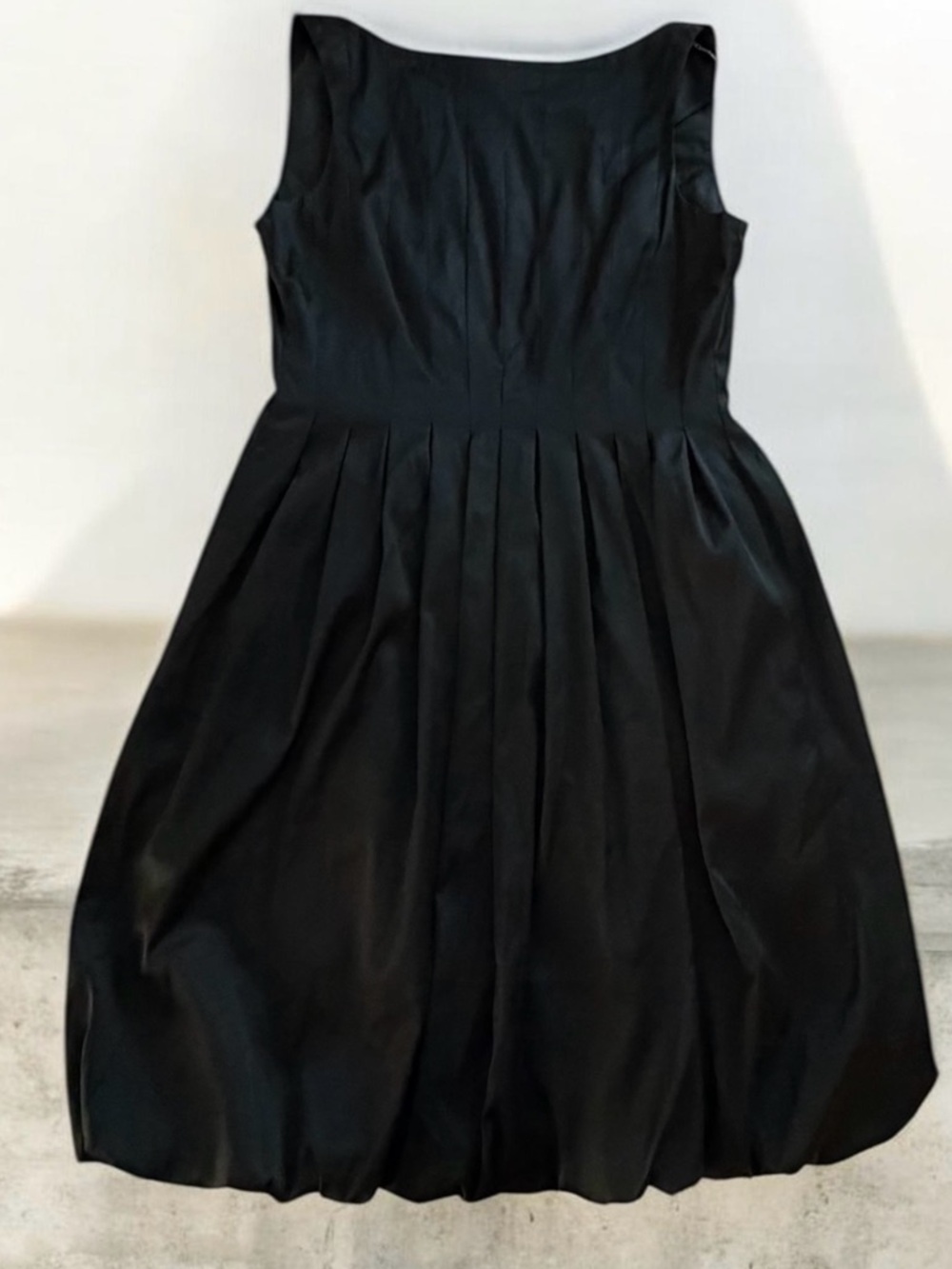 Maggy London Black Sleeveless Pleated Bubble Midi Dress Size 4P - Picture 4 of 9